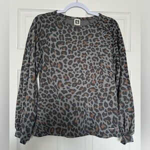 Brand Anne Klein, size M color animal print grey and brown